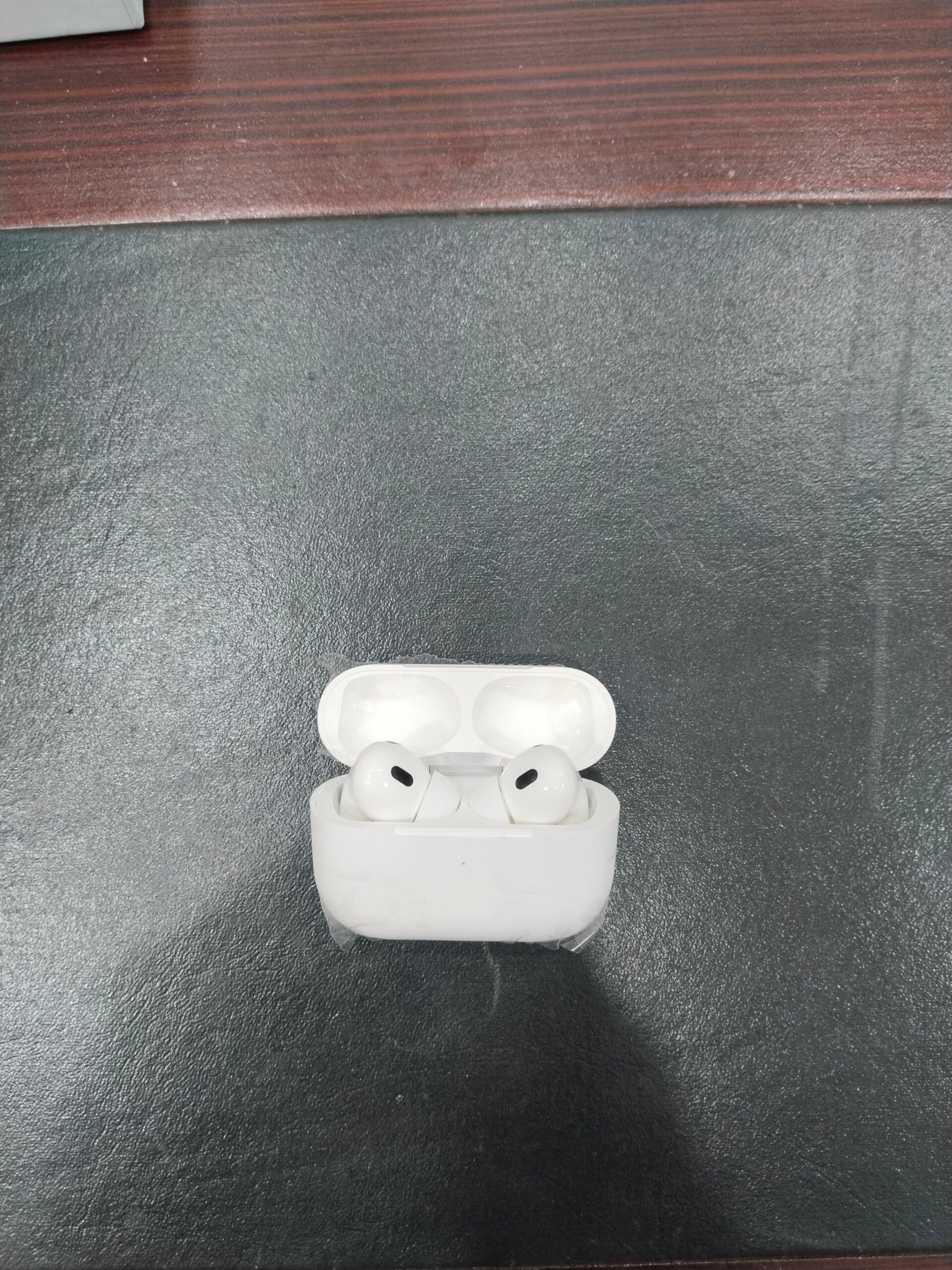 lat airpods pro true wireless earbuds bluetooth built in microphone full high quality sound touch sensors white colour without box lat airpods pro true wireless earbuds bluetooth built in microphone full high quality sound touch sensors white colour without box