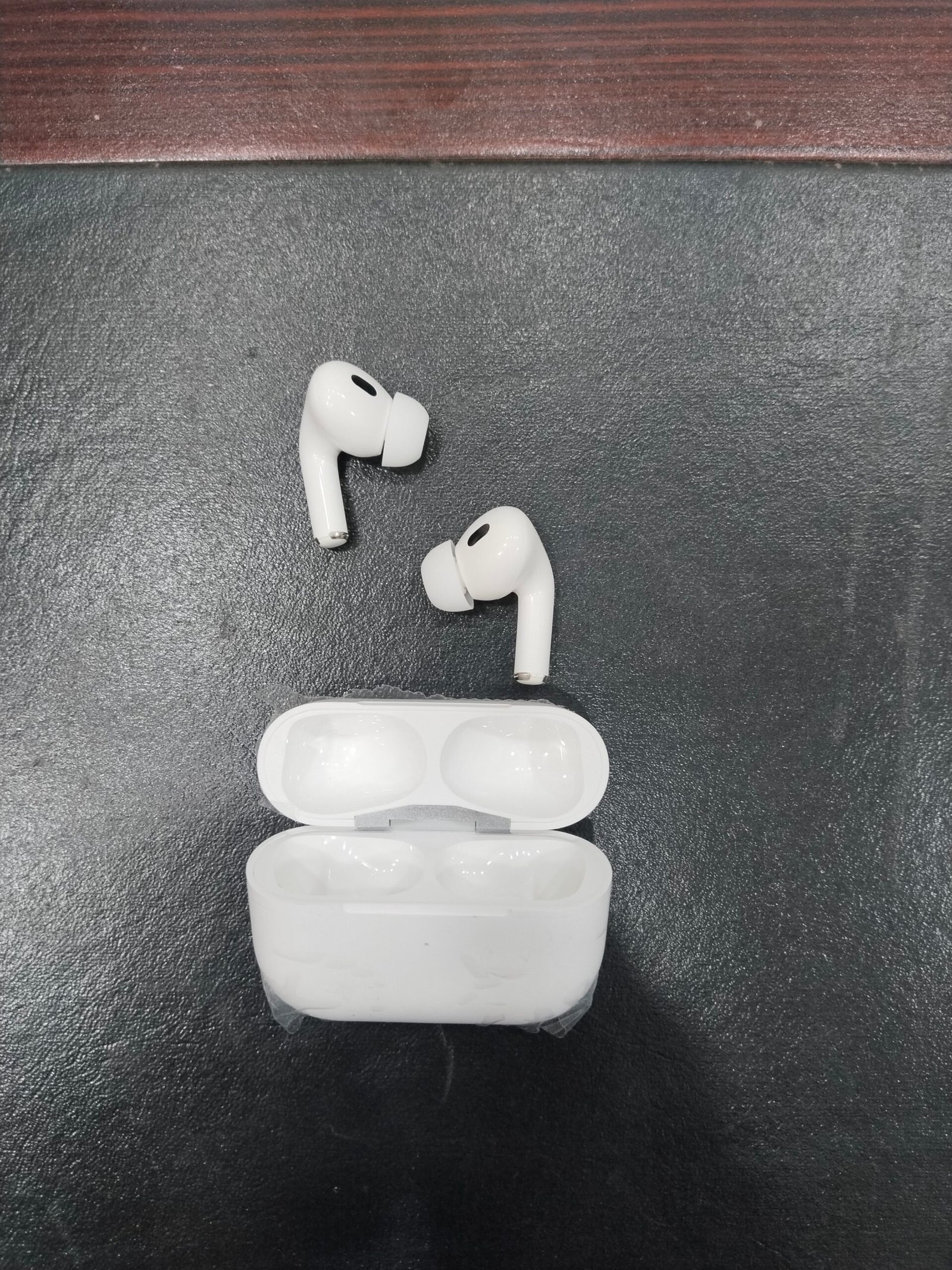 lat airpods pro true wireless earbuds bluetooth built in microphone full high quality sound touch sensors white colour without box lat airpods pro true wireless earbuds bluetooth built in microphone full high quality sound touch sensors white colour without box